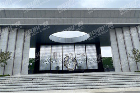 奥韵花园，套三带车库，精装微住，位置好，楼层好，